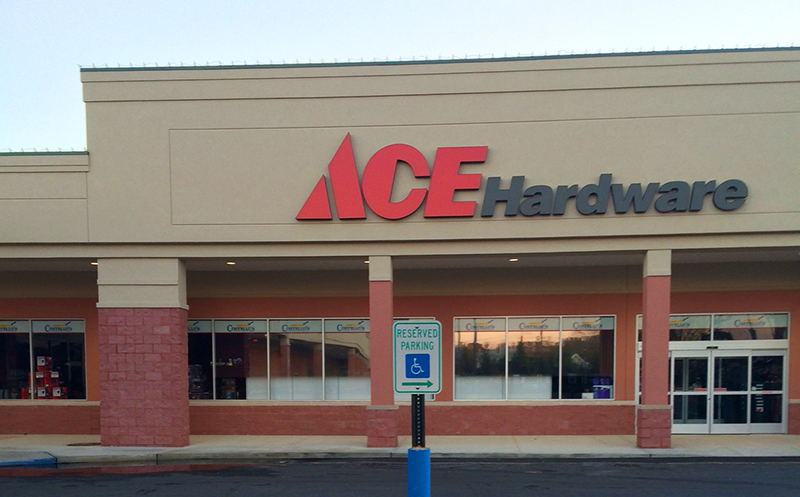 GRAND OPENING Ace Hardware In Baldwin NY Breslin Realty   BLAST IMG 2466 Crop 